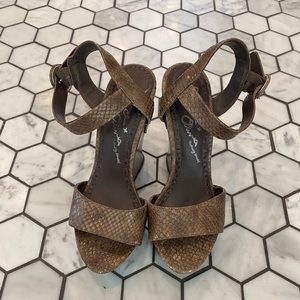 Alice + Olivia , brown, faux snakeskin wedge 🐍 Size 8
